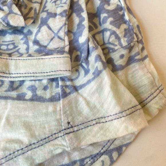 Lucky Brand Medium Printed Top Split Neck Curved Hem - Picture 5 of 6